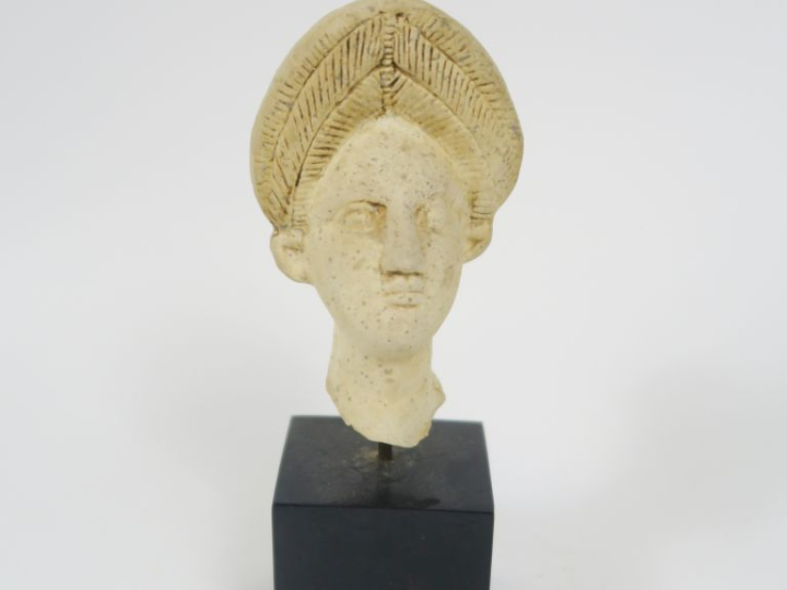 Lot de céramiques antiques. H. 6,5 à 22 cm (accident, collages et manq