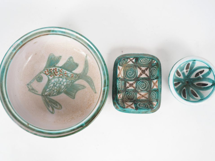 Robert PICAULT. Saladier en céramique polychrome à décor de poisson (f