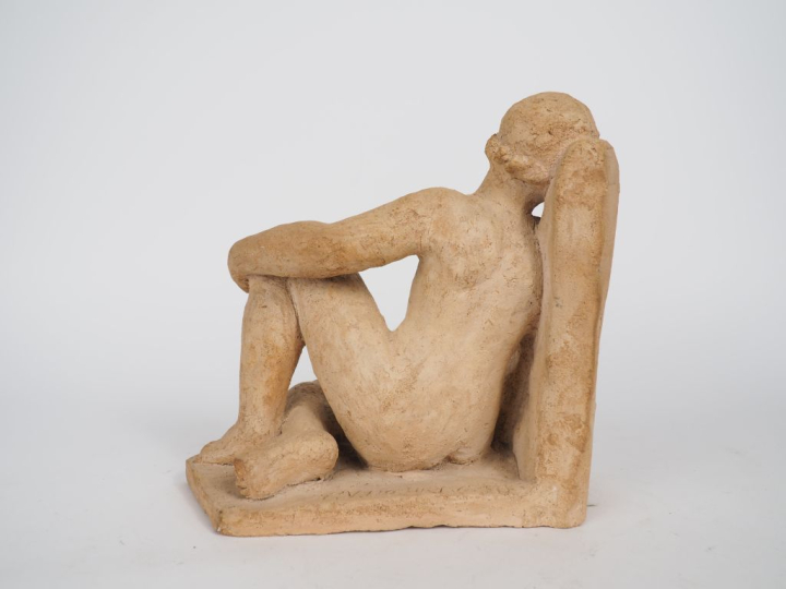 PV. DAGUET. "jeune femme nue assise" Sculpture en terre cuite Signée e
