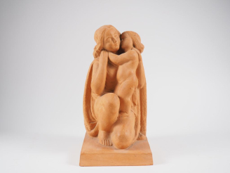 Vente aux enchères Henri Paul REY. "Jeune mère et son enfant".  Sculpture en terre cuite 