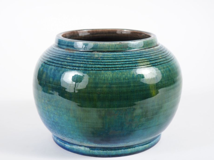 Henri Paul REY.  Vase boule en faience verte et bleue.  Signé.  H. 14 