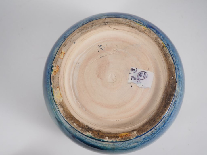 Henri Paul REY.  Vase boule en faience verte et bleue.  Signé.  H. 14 
