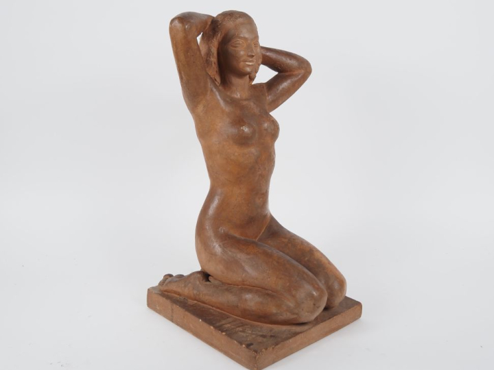 Paul MANAUT.  "femme nue agenouillée"  Sculpture en terre cuite  Signé