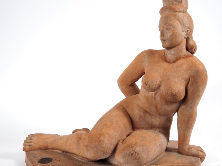 Paul MANAUT. "jeune asiatique nue assise" Sculpture en terre cuite Sig