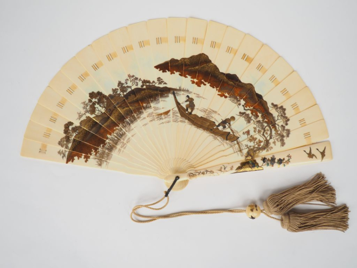 Eventail XIXème Japon circa 1880 en ivoire brisé à 20 brins + 2 MB, en
