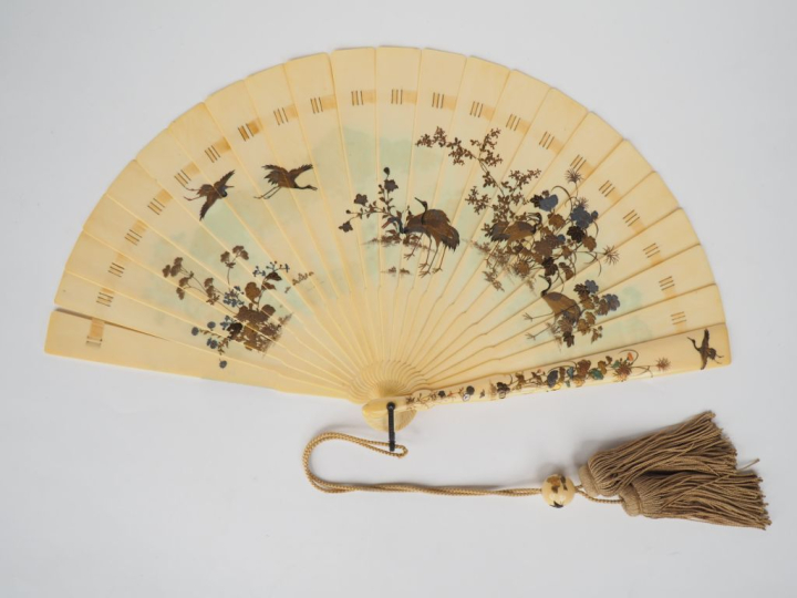 Eventail XIXème Japon circa 1880 en ivoire brisé à 20 brins + 2 MB, en