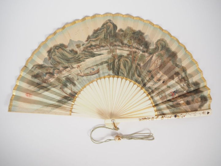 Eventail japon XIXème circa 1880 à 28 brins + 2MB. OGI Ivoire. Les bri