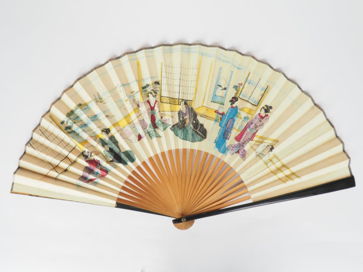 Eventail Japon début du Xxème siècle. 26 brins +2MB. Monture en bambou