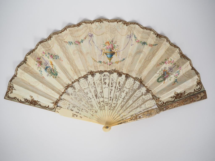 Eventail Plein Vol Transition Louis XV Louis XVI à 15 brins + 2 MB. Mo