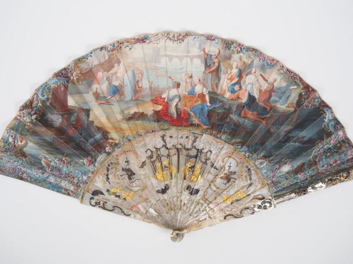 Eventail XVIIIème en nacre et burgot à décor repercé doré et bruni de 
