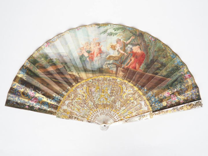 Eventail Louis XV à feuilles pliées. 20 brins + 2MB. Riche monture en 