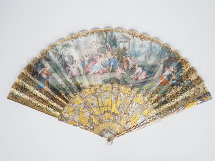 Eventail XVIIIème. 20 brins +  2MB. Monture en nacre entièrement burga