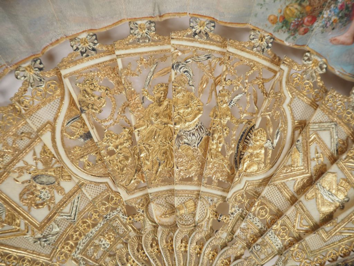 Eventail XIXème circa 1850. 12 brins + 2 MB. Monture en ivoire finemen