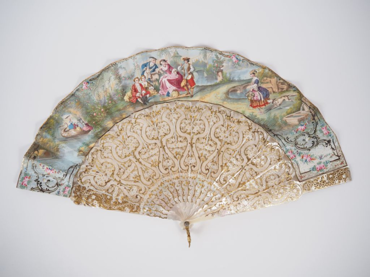 Eventail XIXème à feuilles pliées. 12 brins +2MB. Monture exceptionnel