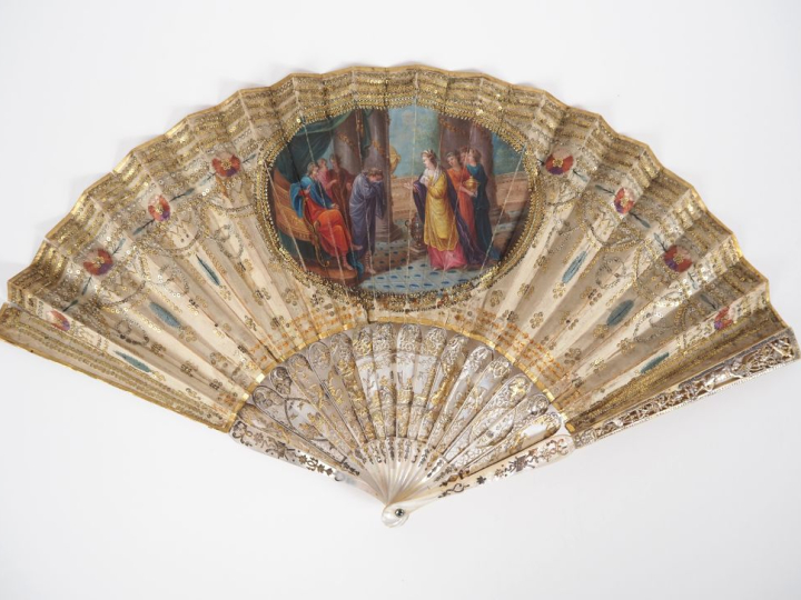 Eventail XVIIIème circa 1790. 16 brins + 2 MB. Magnifique monture en n