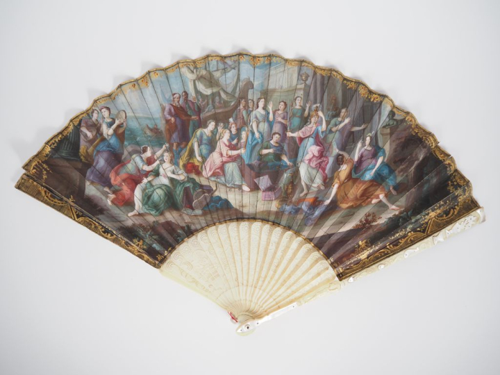 Eventail français fin du XVIIème à 18 brins + 2 MB. Monture en ivoire 