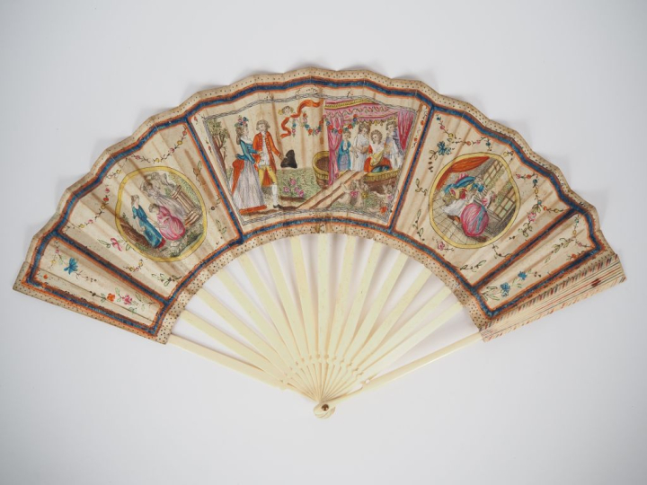 Eventail Revolutionnaire à 15 brins. Monture en os. Parchemin. 15 brin