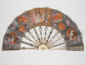 Vente aux enchères Eventail XVIIIème "squelette". Monture ivoire 12 brins ciselée, reperc