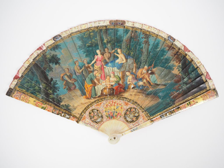 Eventail XVIIIème à feuilles brisées. 30 brins. Vernis Martin sur ivoi