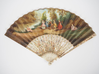 Vente aux enchères Eventail XVIIIème. Monture à 20 brins en ivoire sculpté, ciselé, reper