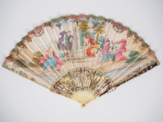 Vente aux enchères Eventail début XVIIIème. 20 brins + 2 MB. Monture en ivoire sculptée, 