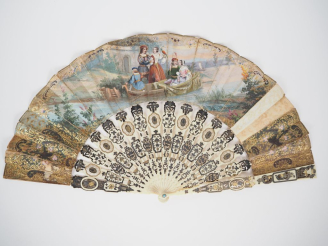Vente aux enchères Eventail XIXème à feuilles pliées, de style Troubadour, ivoire ajouré,
