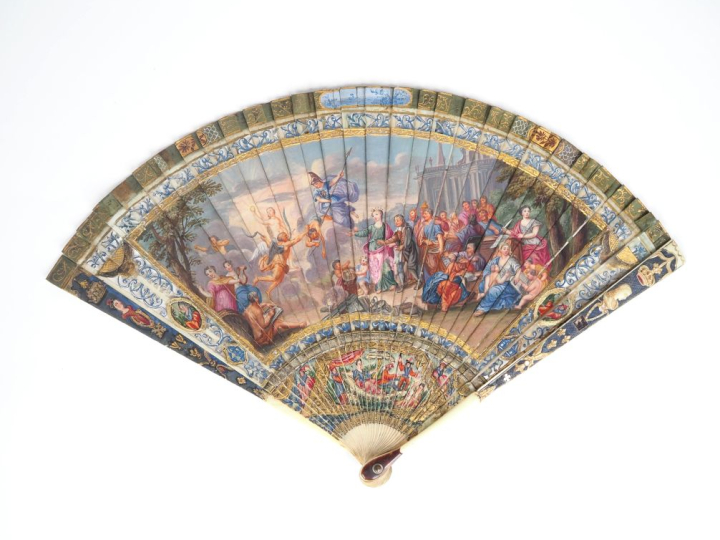 Eventail XVIIème à feuilles brisées. Monture en ivoire, 30 brins, ajou