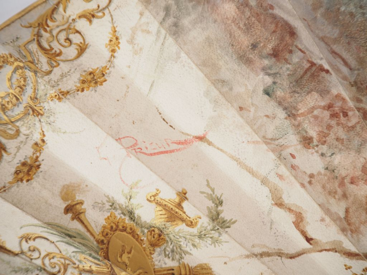 Eventail. Monture nacre burgautée finement sculptée, ciselée et reperc