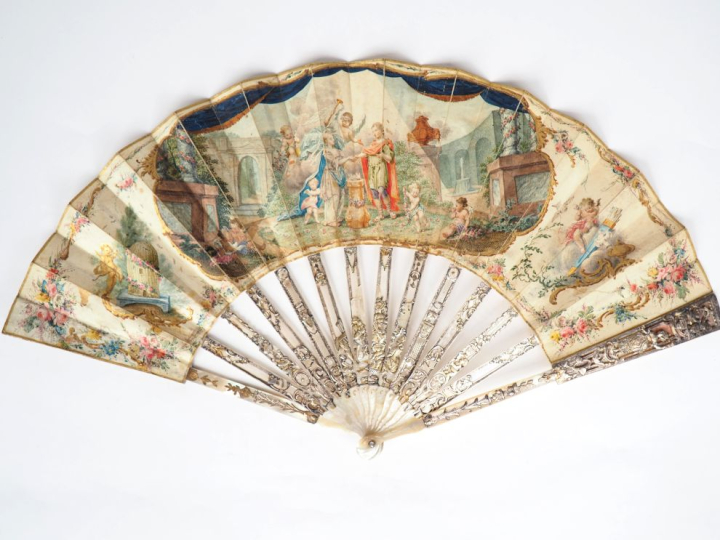 Eventail de mariage XVIIIème. Monture à 14 brins "squelette" en nacre 