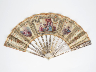 Vente aux enchères Eventail Louis XVI. Monture en nacre repercée et gravée, or et argent,