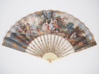 Vente aux enchères Eventail XVIIIème. 16 brins + 2 MB. Monture en ivoire à décor de médai