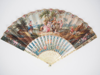 Vente aux enchères Eventail XVIIIème. 16 brins + MB. Monture ivoire repercée, décor de ro