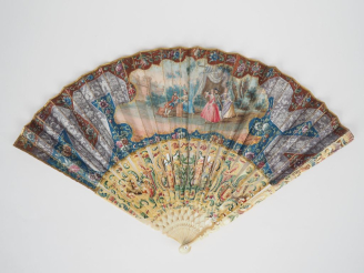 Vente aux enchères Eventail Louis XV. 19 brins + 2 MB. Monture en  ivoire à décor de pers