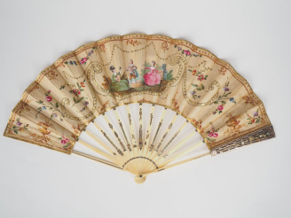 Vente aux enchères Eventail Louis XVI. Monture "squelette" à  15 brins en ivoire à décor 