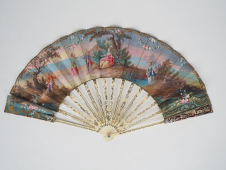 Vente aux enchères Eventail Louis XVI. Monture squelette à 16 brins en ivoire très fineme