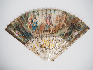 Vente aux enchères Eventail XVIIIème, à 20 brins + 2 MB.. Monture en nacre finement gravé