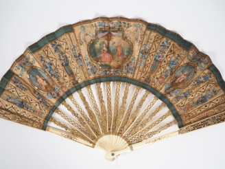 Vente aux enchères Eventail Louis XVI à feuilles pliées, 16 brins +2MB. Monture en ivoire