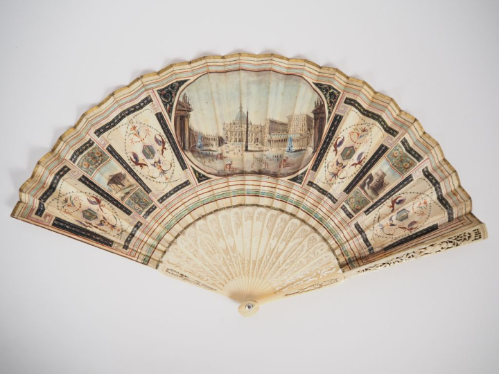 Eventail italien fin XVIIIème, circa 1790. 18 brins +2MB. Monture en i