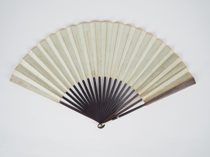 Eventail révolutionnaire à 20 brins. Monture en palissandre. Feuille p
