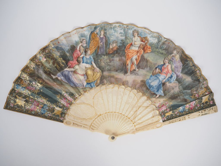 Eventail début du XIXème. 21 brins + 2 MB. Monture de 21 brins en ivoi