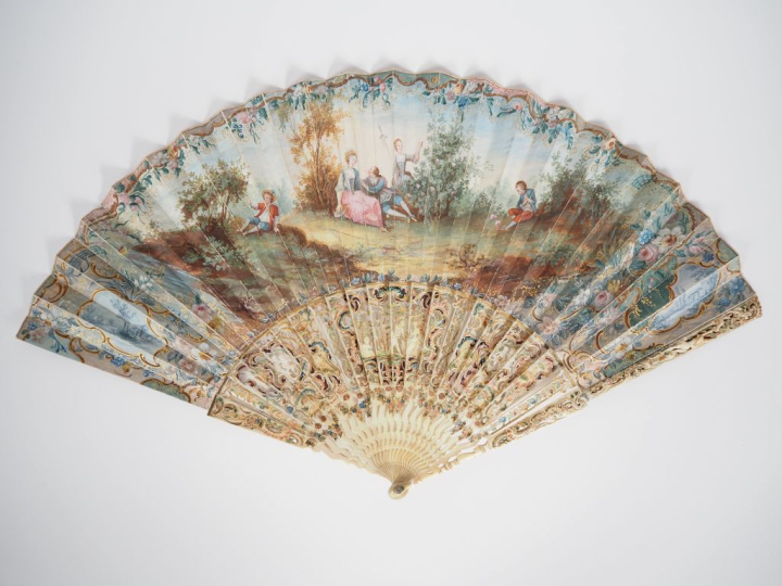 Eventail XIXème, circa 1830 à 20 brins + 2 MB.. Ivoire finement sculpt