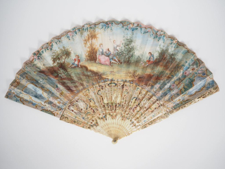 Vente aux enchères Eventail XIXème, circa 1830 à 20 brins + 2 MB.. Ivoire finement sculpt
