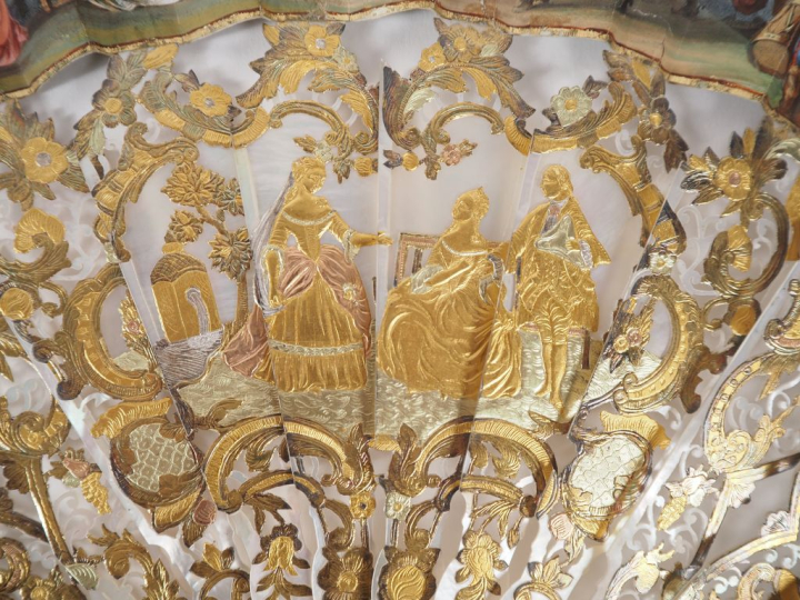 Eventail "cabriolet" XIXème à 14 brins +2MB. Nacre espagnole dorée et 