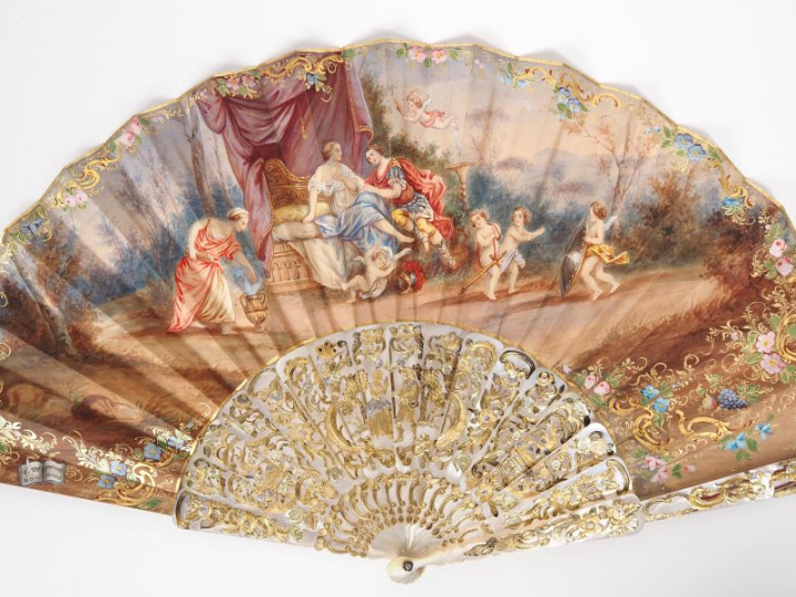 Eventail XIXème à 16 brins + 2 MB. Plein vol. Monture en nacre finemen