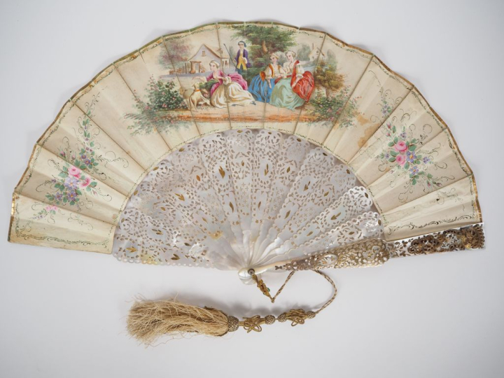 Eventail XIXème à 12 brins + 2 MB. Monture en nacre."Plein Vol". Gorge