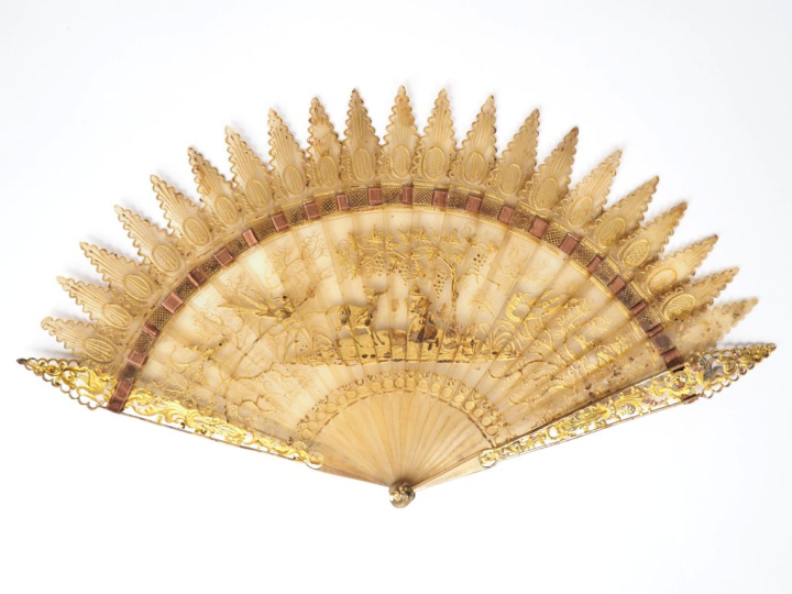 Eventail à feuilles brisées à 20 brins + 2 MB. Monture et brins en cor