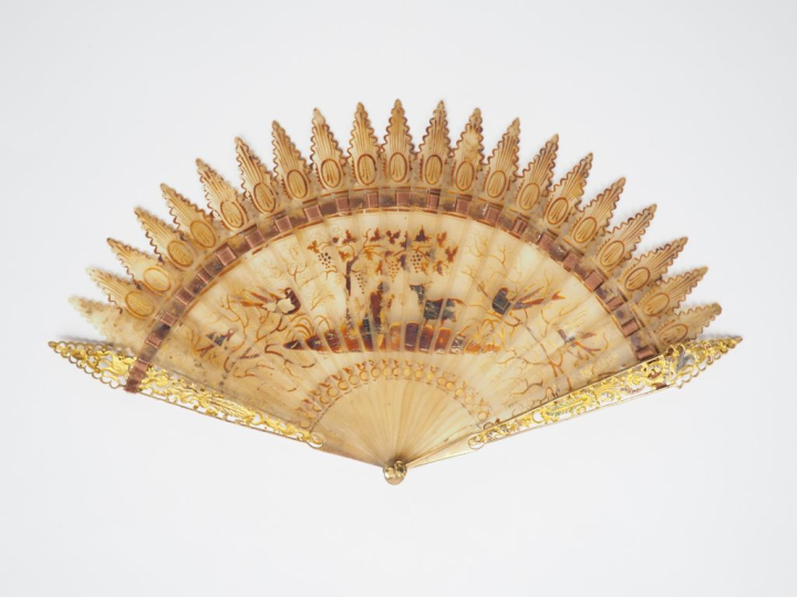 Eventail à feuilles brisées à 20 brins + 2 MB. Monture et brins en cor