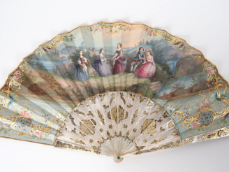 Vente aux enchères Eventail XIXème à 16 brins + 2MB. "Plein Vol". Monture en nacre, cisel