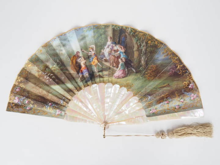 Eventail XVIIIème "squelette". Monture ivoire 12 brins ciselée, reperc