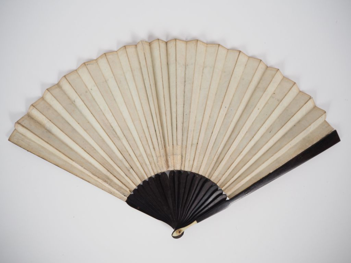 Eventail XIXème à 17 brins +2 MB, palissandre et os. Feuille lithograp